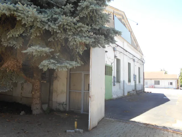 Eladó kereskedelmi és ipari ingatlan Békéscsaba, Erzsébethely (Jamina) 2157 nm