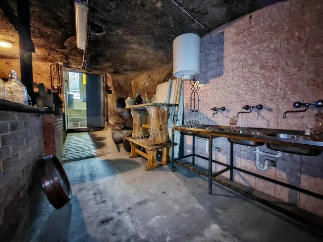 Eladó kereskedelmi és ipari ingatlan Eger, Szépasszonyvölgy 180 nm