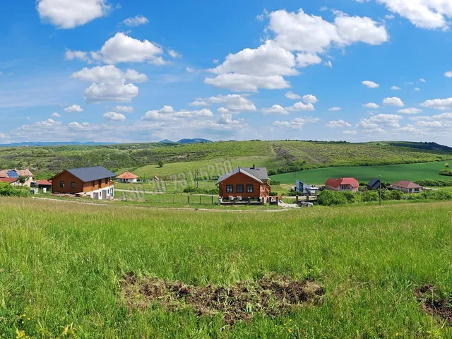 Eladó telek Egerszalók, Rigó utca 672 nm