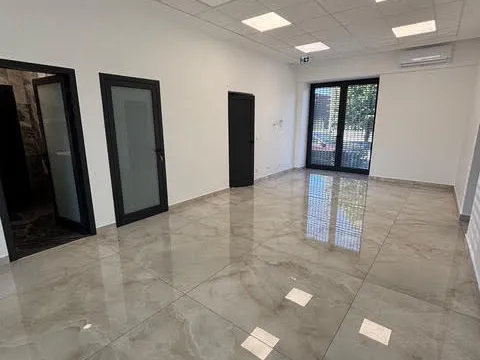 Kiadó kereskedelmi és ipari ingatlan Siófok, Belváros, Semmelweis utca 76 nm