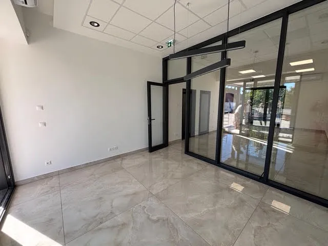 Kiadó kereskedelmi és ipari ingatlan Siófok, Belváros, Semmelweis utca 76 nm