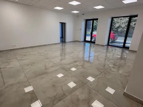 Kiadó kereskedelmi és ipari ingatlan Siófok, Belváros 77 nm