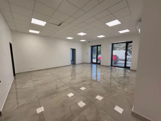 Kiadó kereskedelmi és ipari ingatlan Siófok, Belváros 77 nm