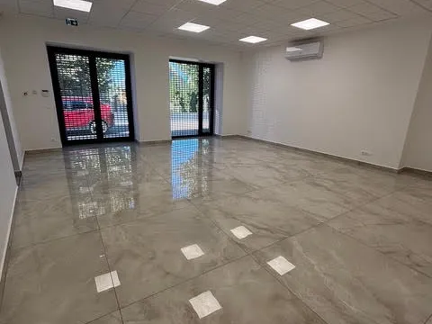 Kiadó kereskedelmi és ipari ingatlan Siófok, Belváros 77 nm