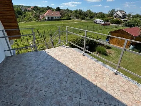 Eladó nyaraló Kőröshegy 118 nm