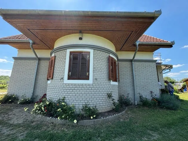Eladó nyaraló Kőröshegy 118 nm