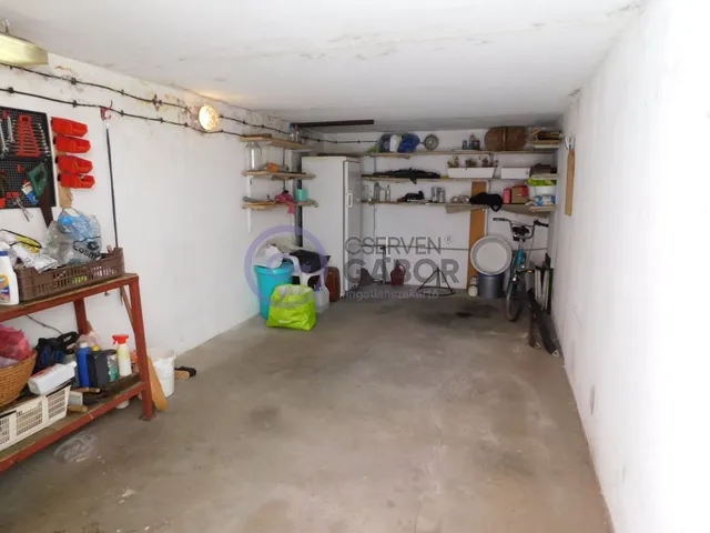 Eladó garázs Debrecen, Újkert 18 nm