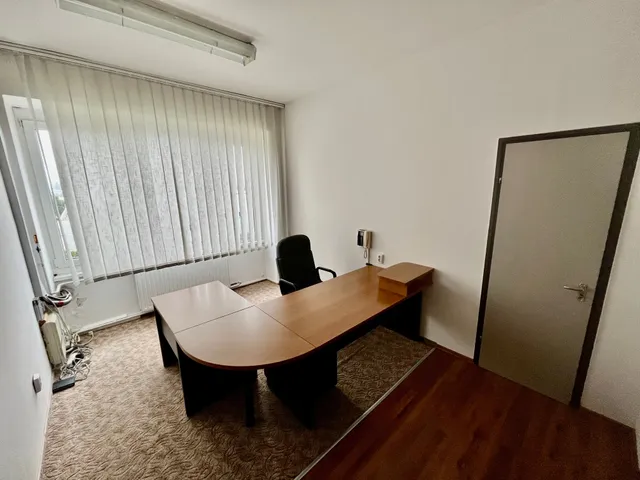 Kiadó kereskedelmi és ipari ingatlan Győr, Kismegyer 35 nm