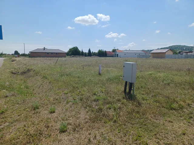 Eladó telek Győrújbarát 922 nm