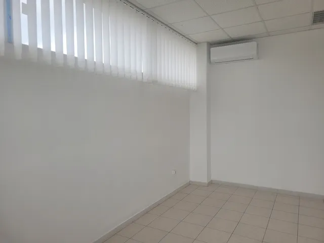 Kiadó kereskedelmi és ipari ingatlan Győr, Nádorváros 24 nm