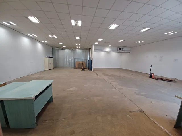 Kiadó kereskedelmi és ipari ingatlan Győr, Szabadhegy 465 nm