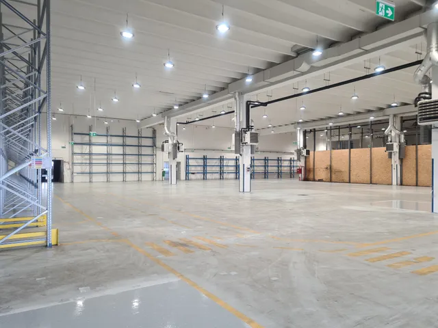 Kiadó kereskedelmi és ipari ingatlan Győr, Szabadhegy 6755 nm