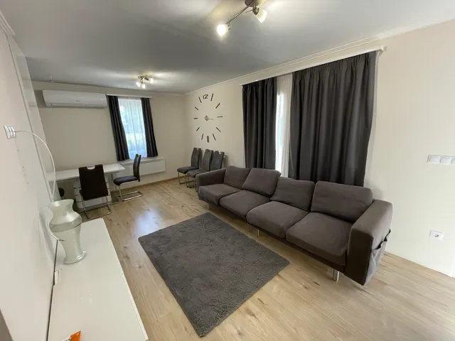 Kiadó ház Lipót 100 nm