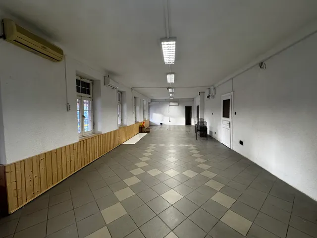 Kiadó kereskedelmi és ipari ingatlan Győr, Szabadhegy 80 nm