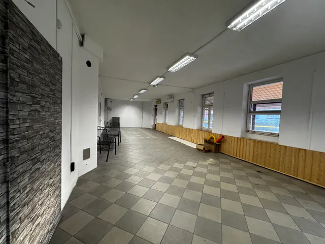 Kiadó kereskedelmi és ipari ingatlan Győr, Szabadhegy 80 nm