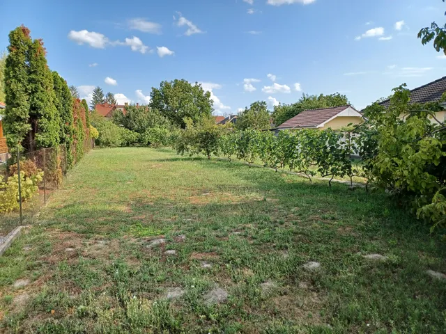 Eladó telek Győr, Bácsa 927 nm