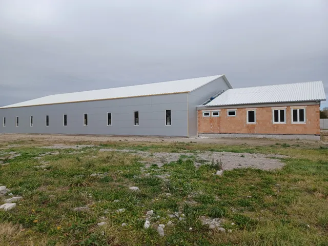 Kiadó kereskedelmi és ipari ingatlan Győrújbarát, Vállalkozók u 1300 nm