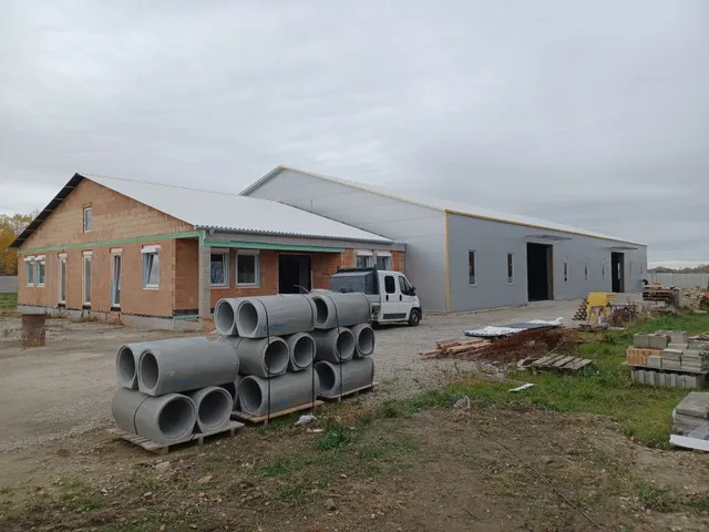 Kiadó kereskedelmi és ipari ingatlan Győrújbarát, Vállalkozók u 1300 nm