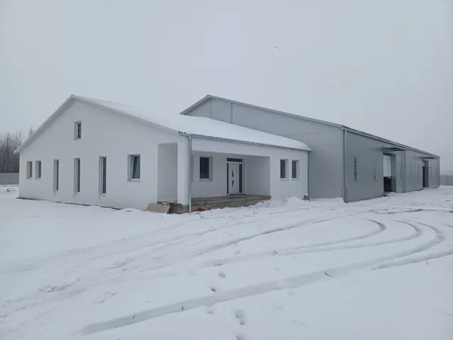 Kiadó kereskedelmi és ipari ingatlan Győrújbarát 1300 nm