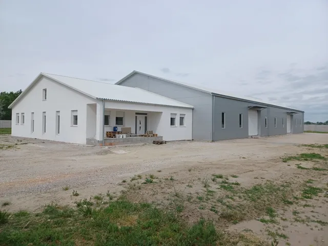 Kiadó kereskedelmi és ipari ingatlan Győrújbarát, Vállalkozók u 1300 nm