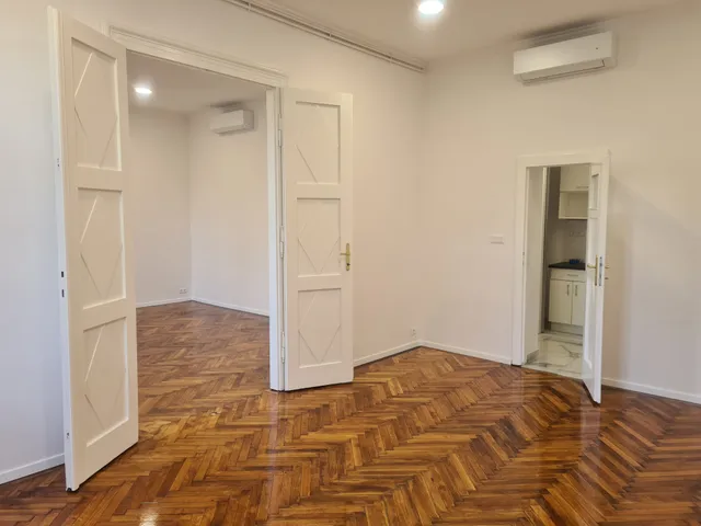 Kiadó kereskedelmi és ipari ingatlan Győr, Belváros, bisinger 76 nm