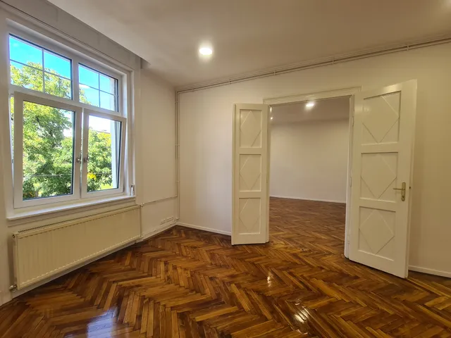 Kiadó kereskedelmi és ipari ingatlan Győr, Belváros, bisinger 76 nm