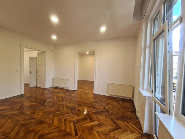 Kiadó kereskedelmi és ipari ingatlan Győr, Belváros, bisinger 76 nm