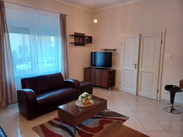 Kiadó ház Győr, Nádorváros 60 nm