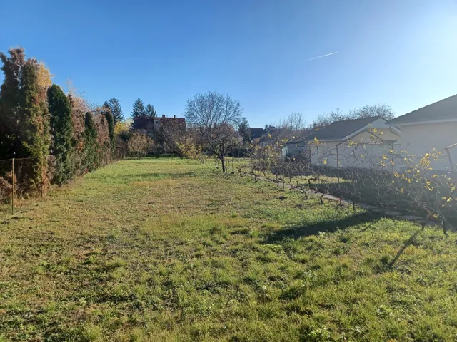 Eladó telek Győr, Bácsa 927 nm
