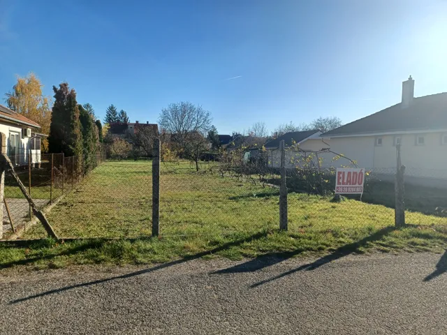 Eladó telek Győr, Bácsa, Úttörő 927 nm