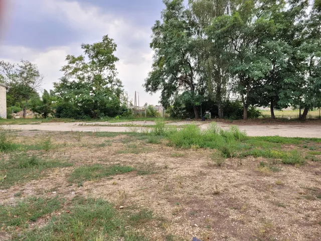 Eladó kereskedelmi és ipari ingatlan Komárom 1025 nm