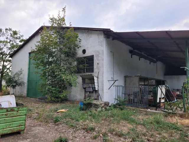 Eladó kereskedelmi és ipari ingatlan Komárom 1025 nm