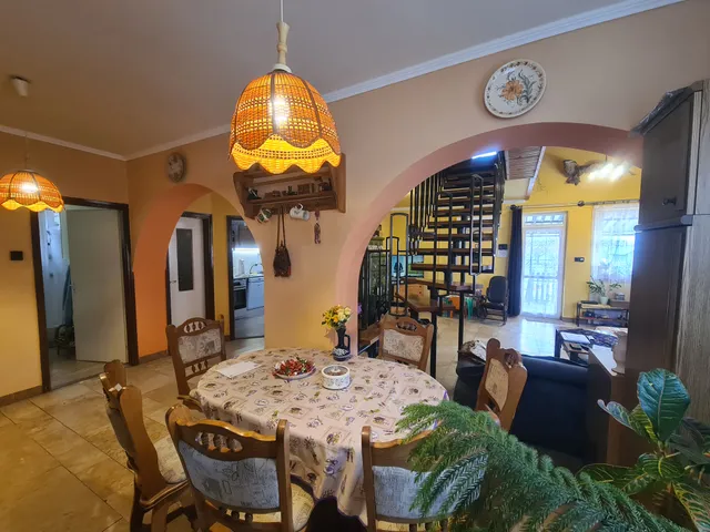 Eladó ház Pér, Erzsébet 150 nm