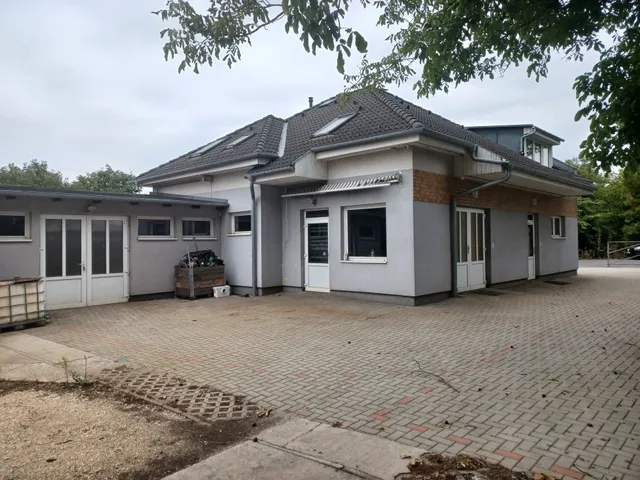 Eladó kereskedelmi és ipari ingatlan Győr, Szabadhegy 194 nm