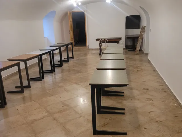 Kiadó kereskedelmi és ipari ingatlan Győr, Sziget 70 nm