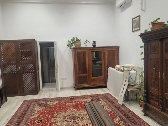 Kiadó kereskedelmi és ipari ingatlan Győr, Sziget 50 nm