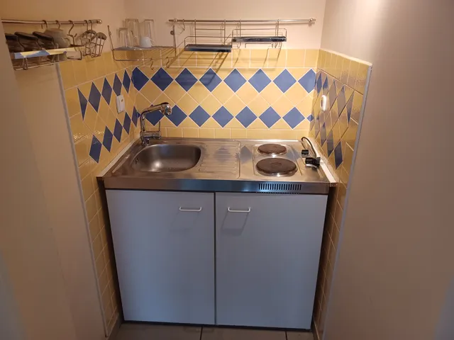 Eladó kereskedelmi és ipari ingatlan Győr, Szabadhegy, Régi Veszprémi 194 nm