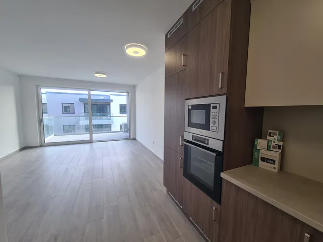 Kiadó lakás Győr, Nádorváros 118 nm