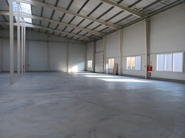 Kiadó kereskedelmi és ipari ingatlan Győr, Szabadhegy 1000 nm