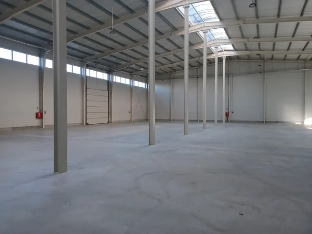 Kiadó kereskedelmi és ipari ingatlan Győr, Szabadhegy 1000 nm