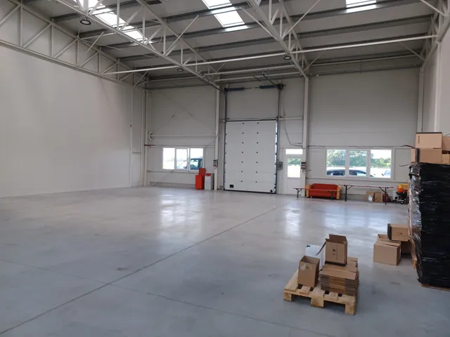 Kiadó kereskedelmi és ipari ingatlan Győr, Szabadhegy 200 nm