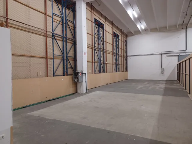 Kiadó kereskedelmi és ipari ingatlan Győr, Szabadhegy 200 nm