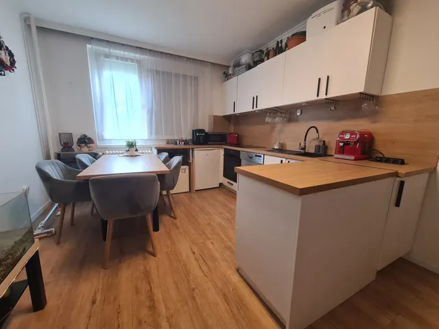 Eladó lakás Győr, Adyváros 53 nm