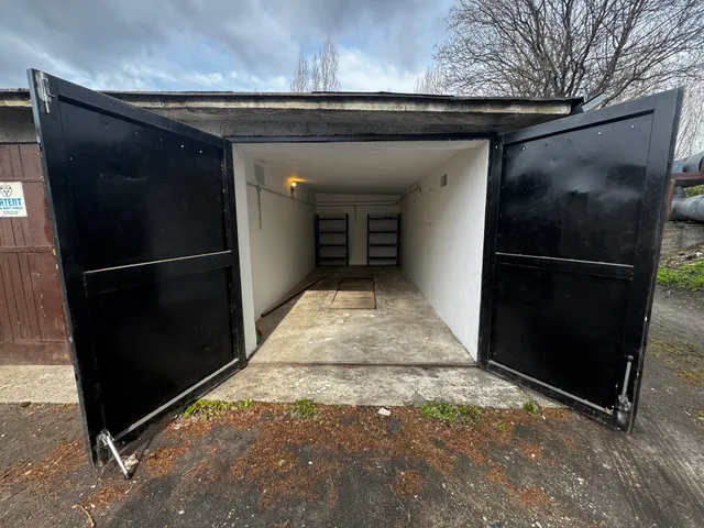 Eladó garázs Győr, Adyváros 17 nm