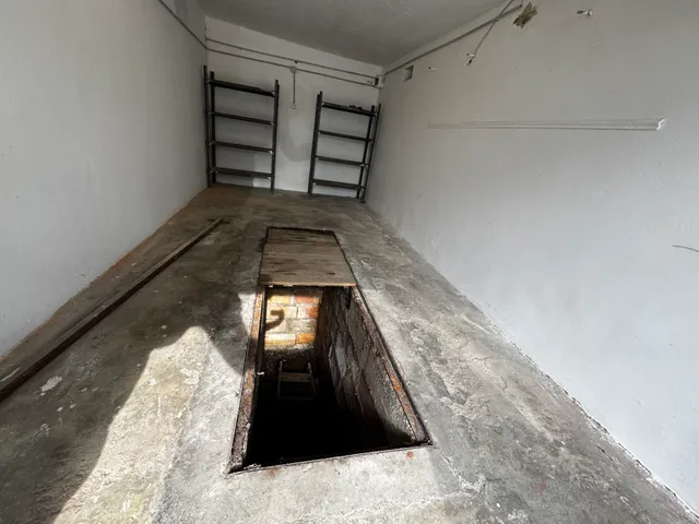 Eladó garázs Győr, Adyváros 17 nm