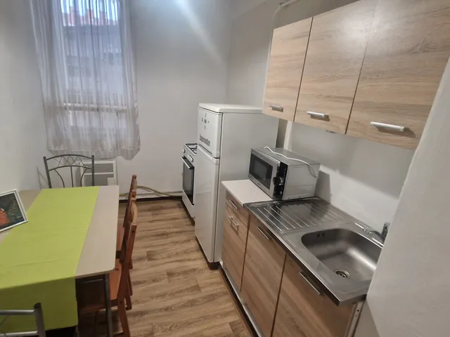Kiadó lakás Győr, Nádorváros 35 nm