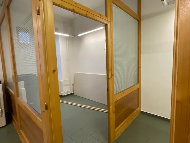 Eladó kereskedelmi és ipari ingatlan Szekszárd 32 nm