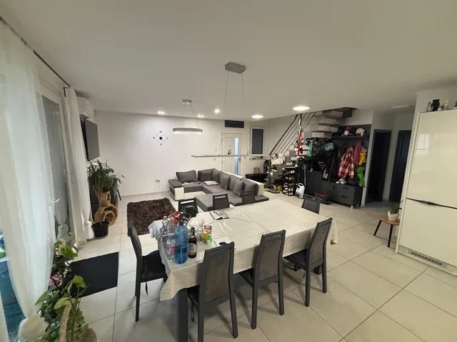 Kiadó ház Paks 140 nm