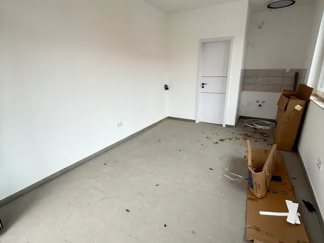 Kiadó kereskedelmi és ipari ingatlan Paks 20 nm