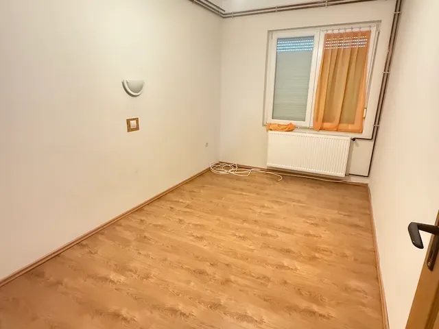 Kiadó ház Paks 54 nm
